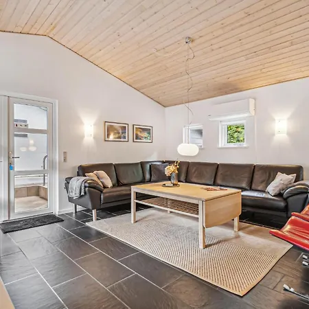 Lovely In With Sauna 度假居 *