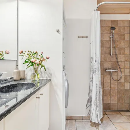 Lovely In With Sauna 度假居